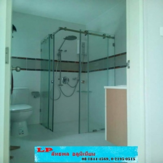 รับติดตั้งฉากกั้นอาบน้ำ - ร้านลัทธพล อลูมิเนียม - รับติดตั้งฉากกั้นอาบน้ำ  ฉากกั้นอาบน้ำ  ระเบียงกระจกเทมเปอร์  ราวกั้นกระจก  กระจกกั้นอาบน้ำ แบบกระจกด้านเดียว  ราวระเบียงกันตก  ราวบันไดกระจกเทมเปอร์  กระจกกั้นห้องน้ำ  ฉากกั้นห้องน้ำแบบบานถาวร  ฉากกั้นห้องน้ำแบบกั้นตรง 